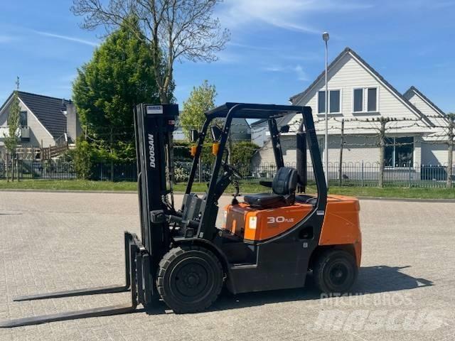 Doosan D30 Plus Diesel trucks