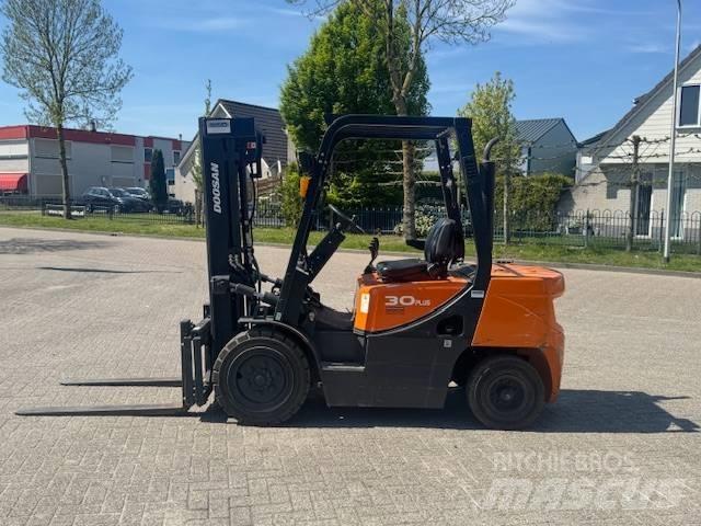 Doosan D30 Plus Diesel trucks