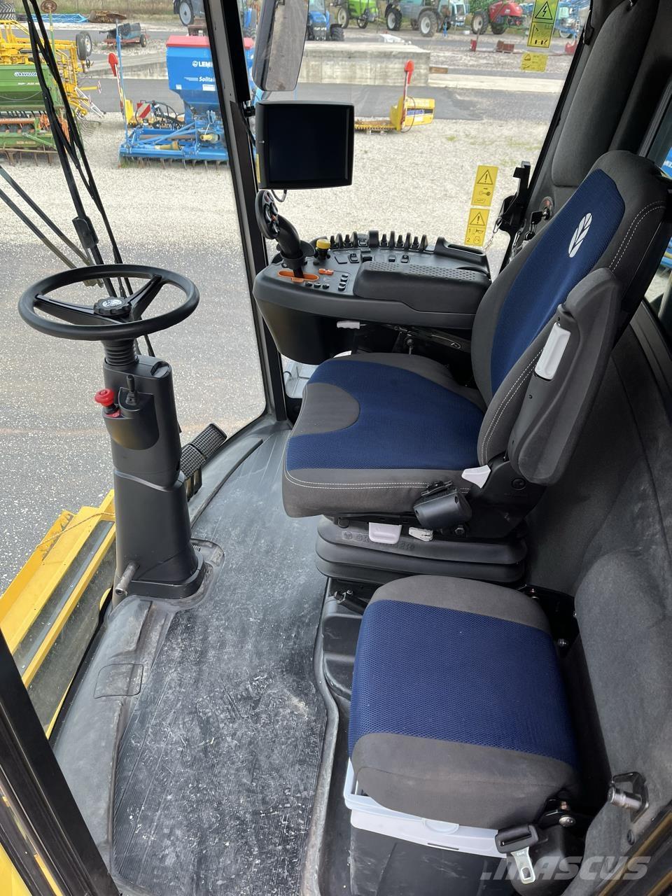 New Holland CX6.80 Combine harvesters