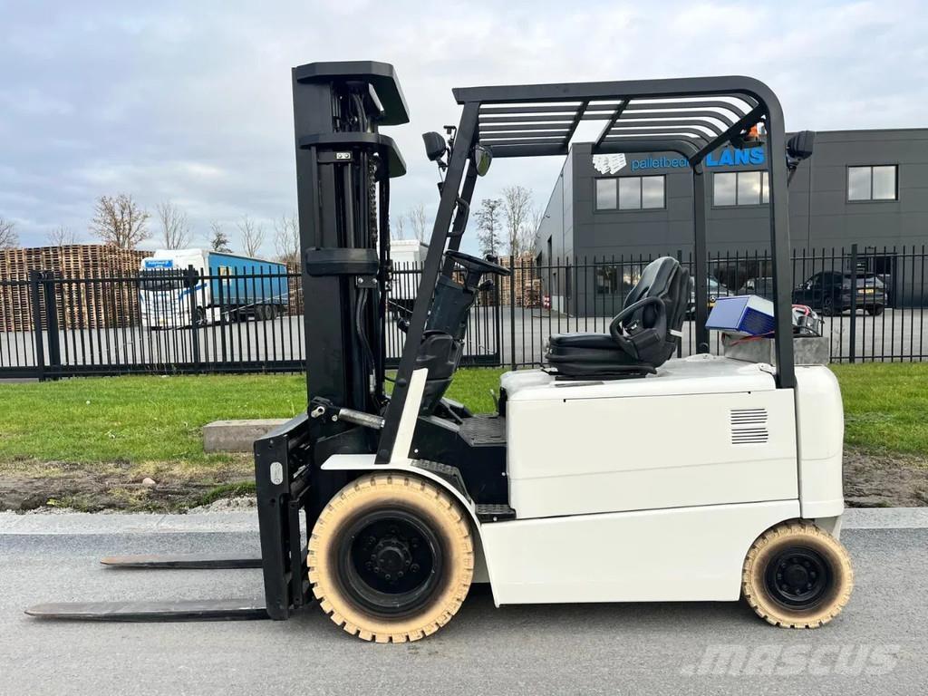 CAT EP30K-PAC Electric forklift trucks