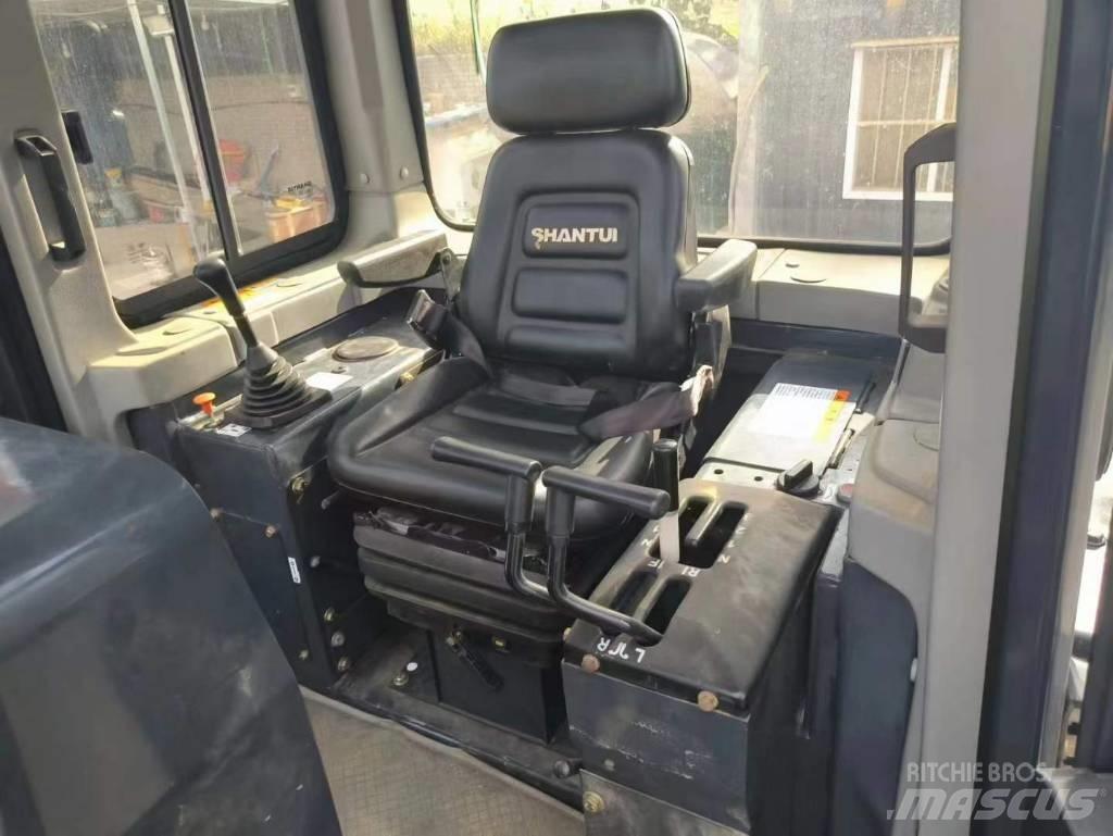 Shantui SD 16 Crawler dozers
