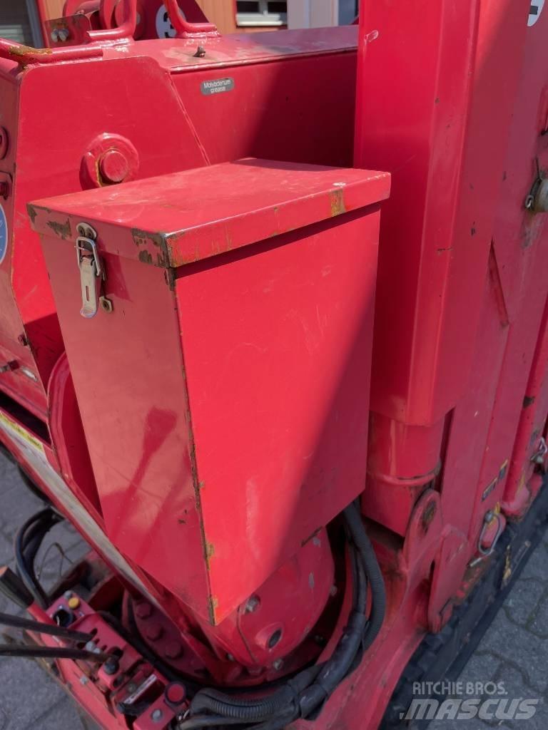 Unic URW-095 Tracked cranes