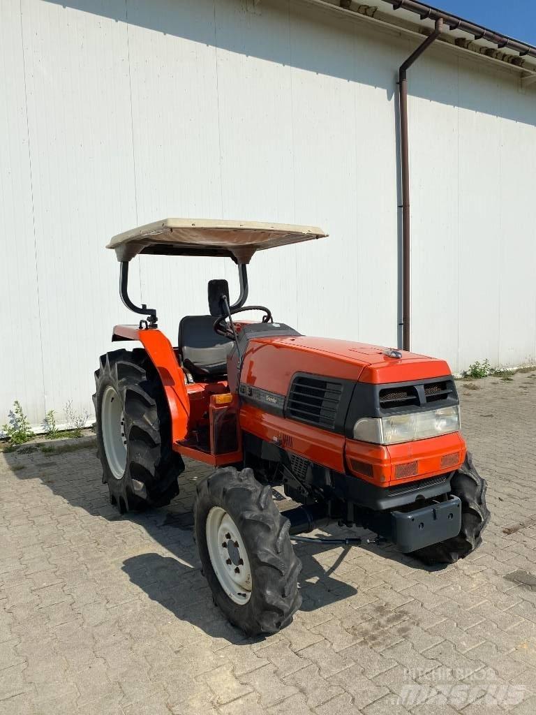 Kubota GL320 Compact tractors