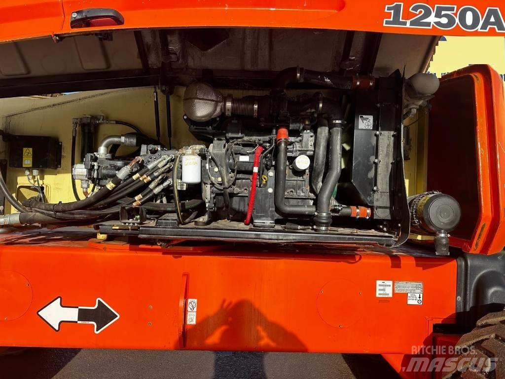 JLG 1250 AJP Articulated boom lifts