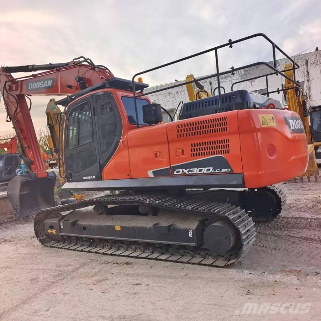 Doosan DX 300 LC Crawler excavators