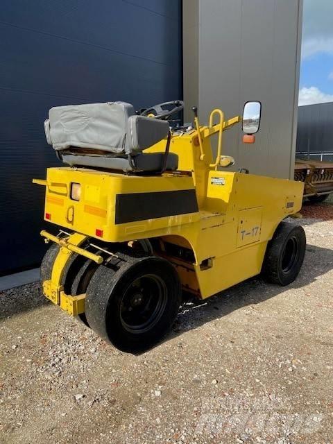 Sakai TS 160 Pneumatic tired rollers