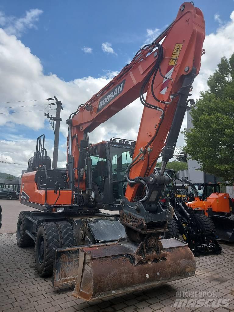 Develon DX 170 W-7 Wheeled excavators