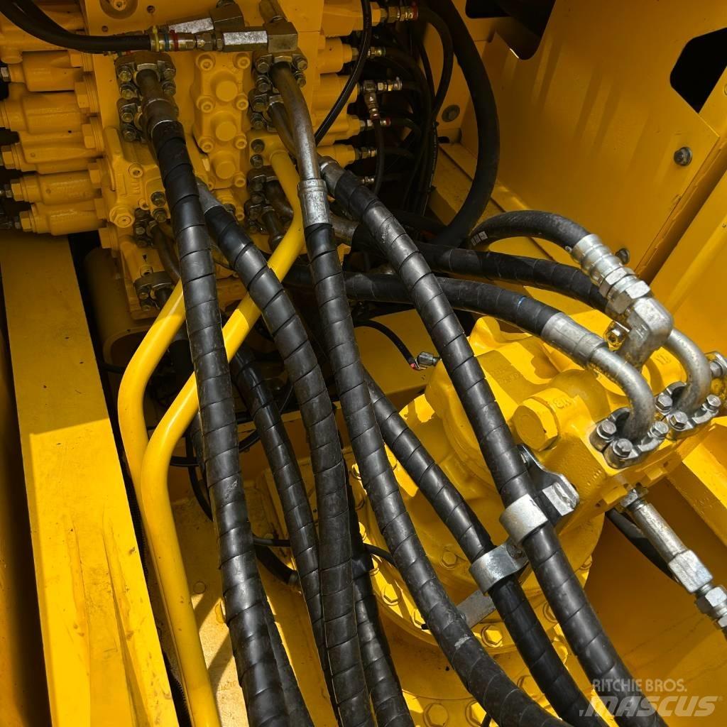 Komatsu 220-8 Crawler excavators