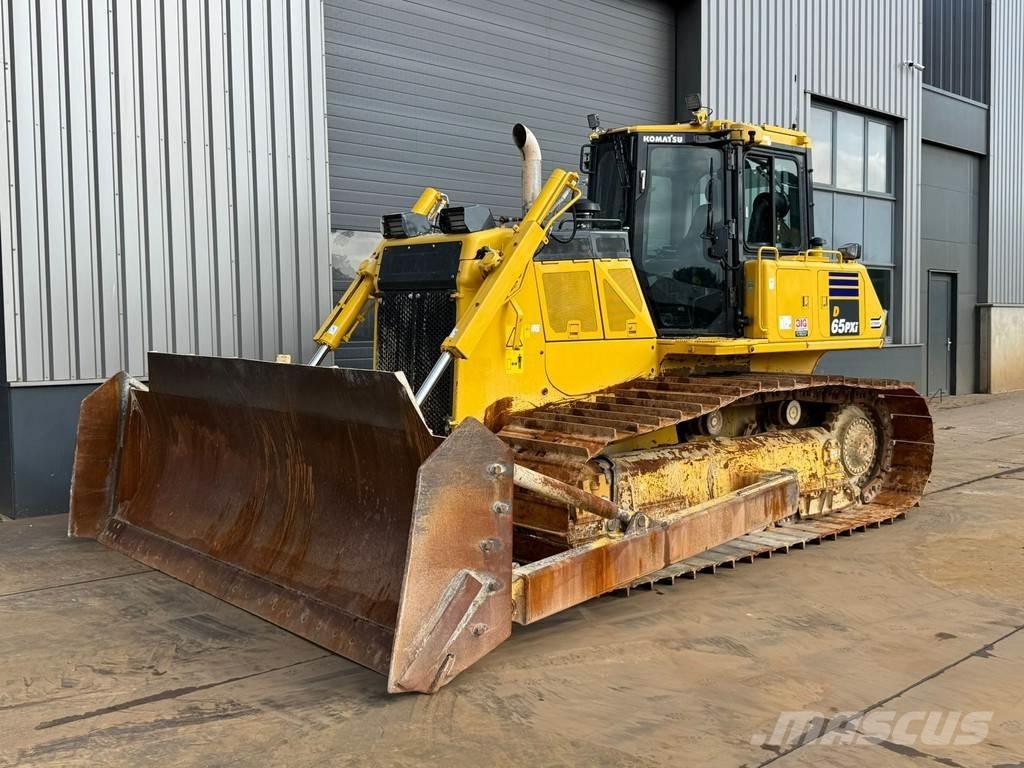 Komatsu D65PXi-18 Crawler dozers