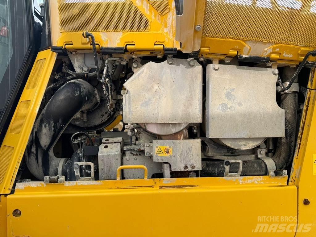 Komatsu D65PXi-18 Crawler dozers