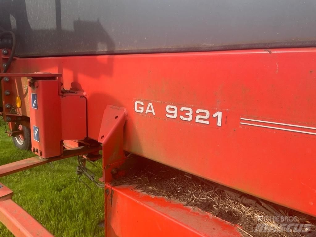 Kuhn Ga 9321 Rakes and tedders