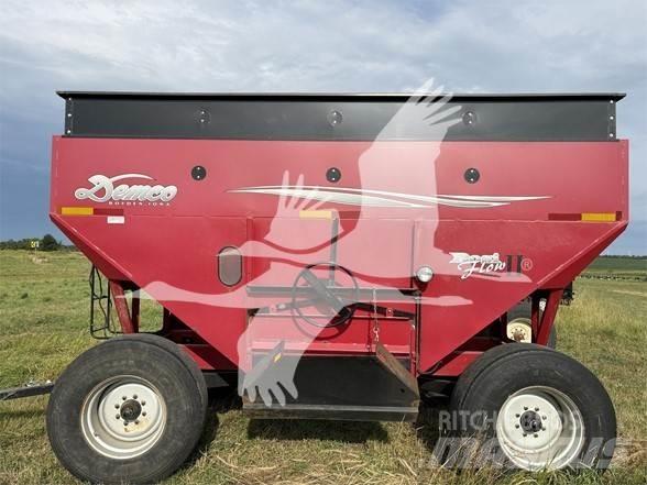 Demco 450 Grain / Silage Trailers