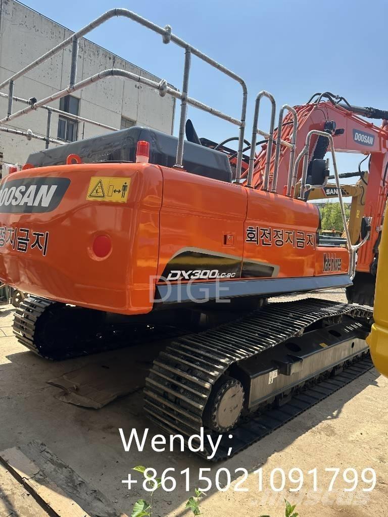 Doosan DX 300 Midi excavators  7t - 12t