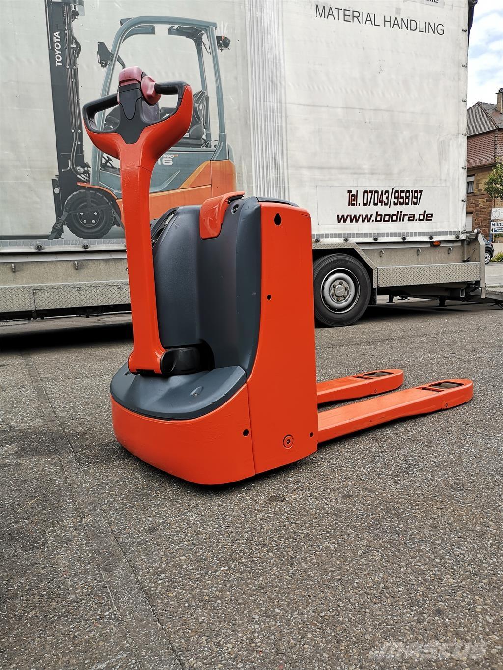 Linde T16 Li-Ion Pedestrian stacker