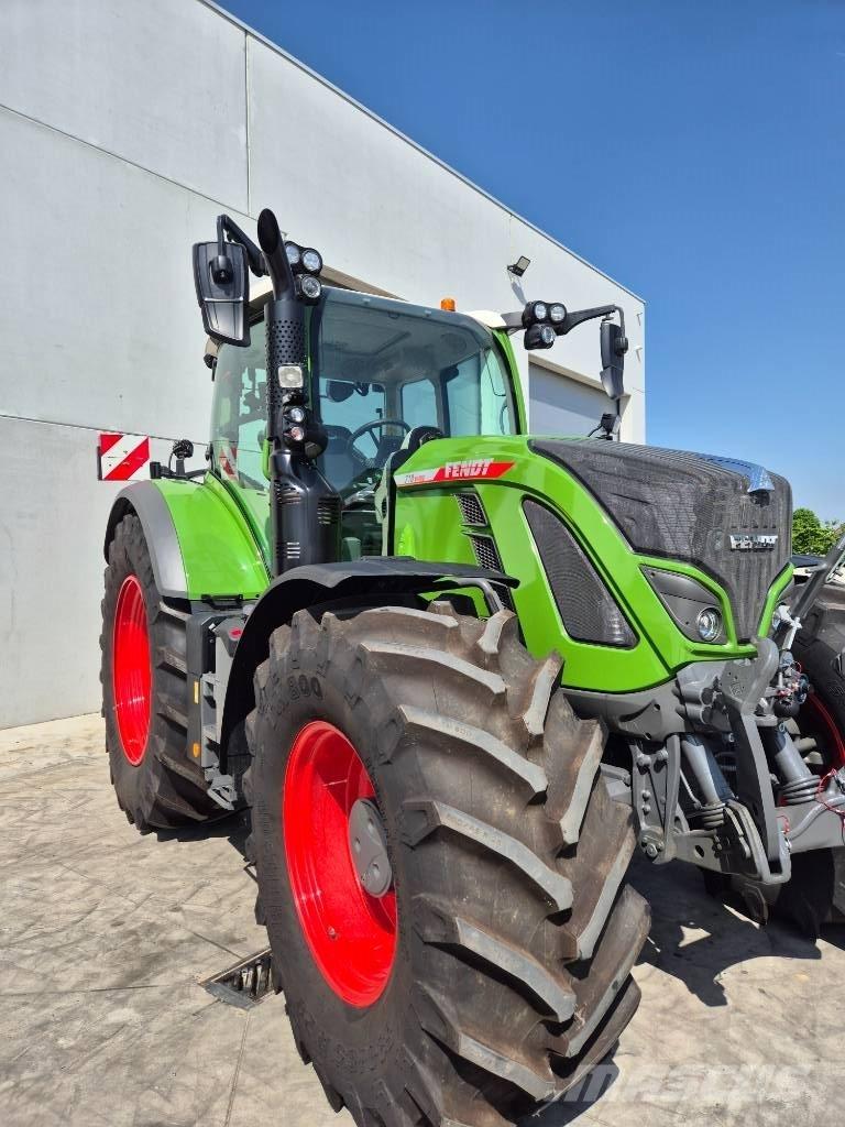 Fendt 718 Vario Tractors