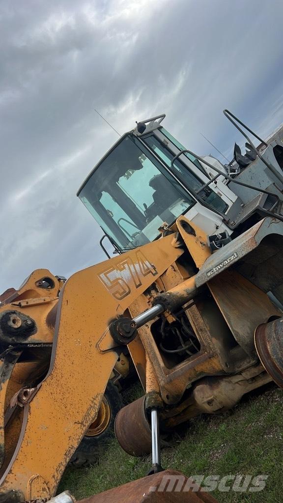 Liebherr L 574 Booms and arms