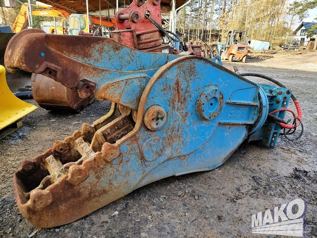 Sandhurst Zato G27 Pulveriser (Demolition Crusher ) 