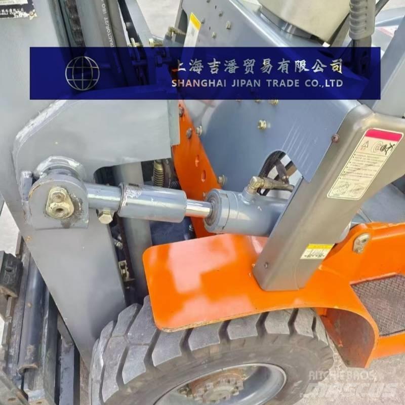 Heli H2000-25 Diesel trucks