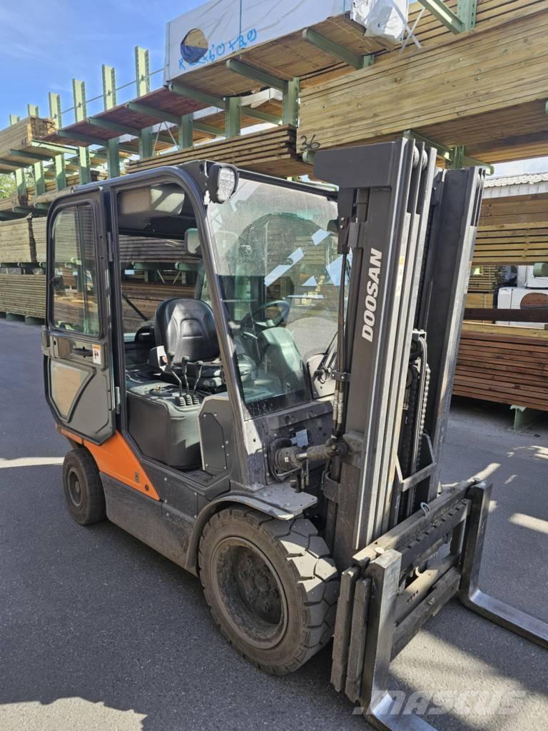 Daewoo Doosan D35C - 7 Diesel trucks