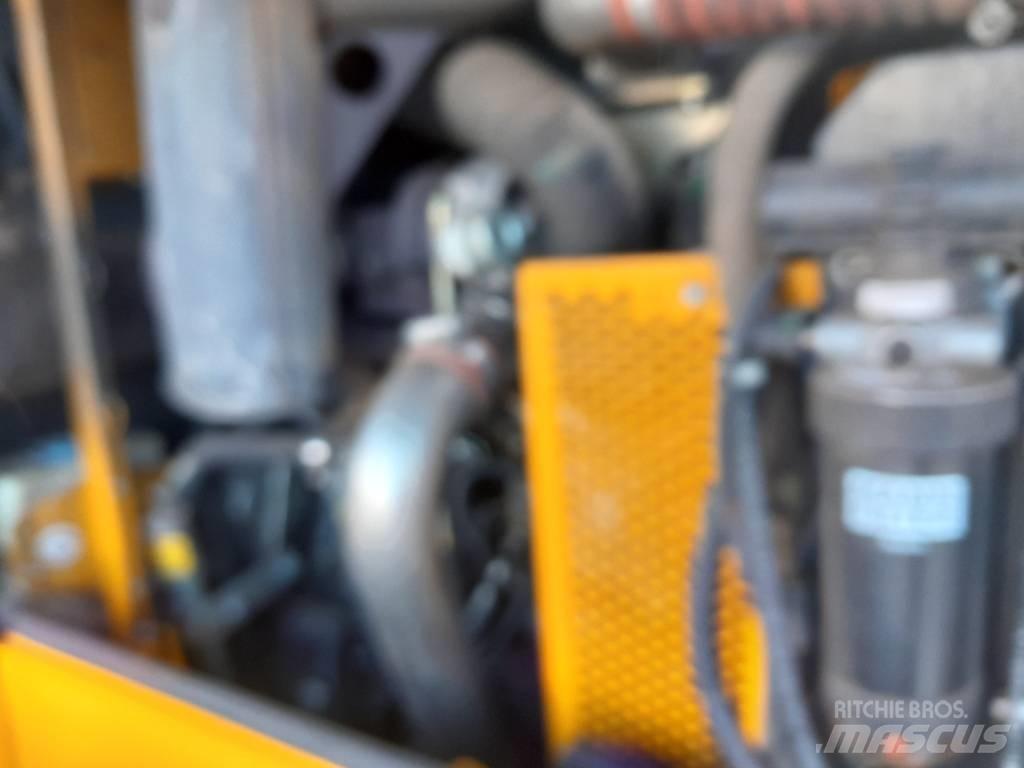JCB 412 Telehandlers for agriculture