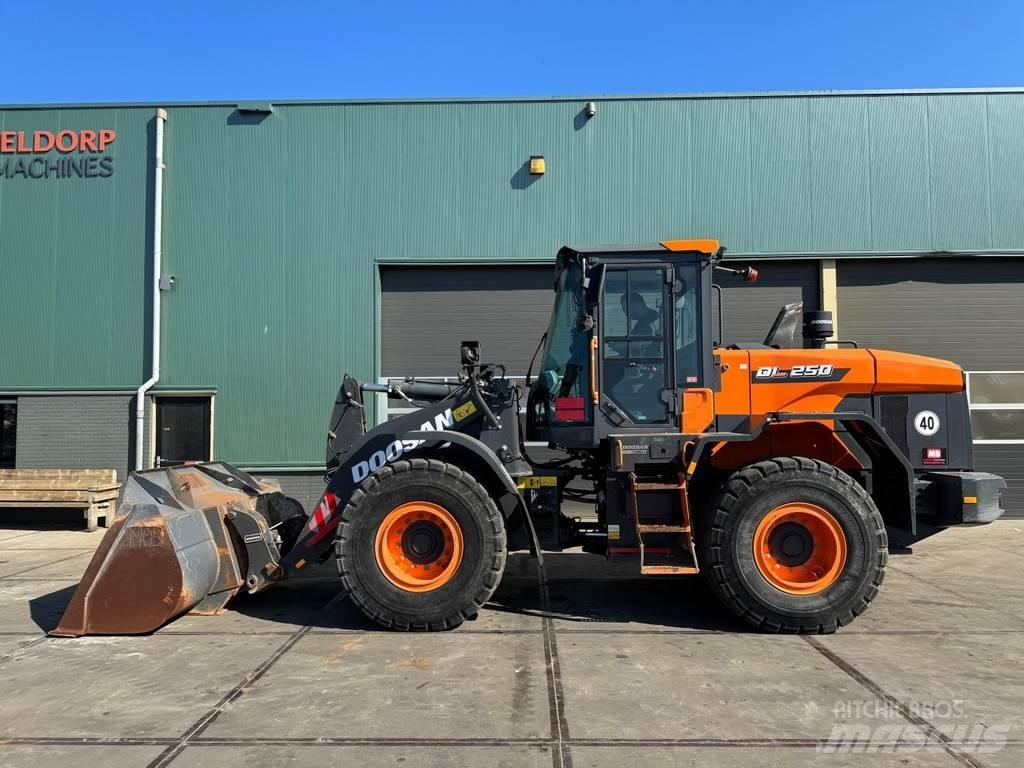 Doosan DL250-7 Wheel loaders