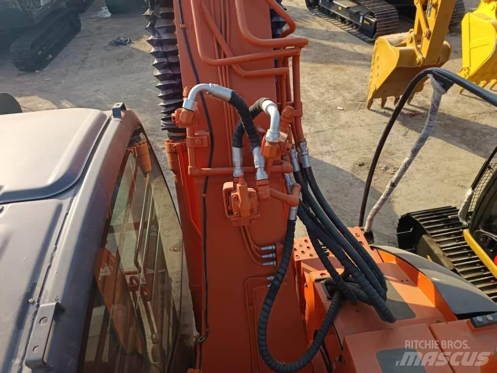 Hitachi ZX135 Crawler excavators