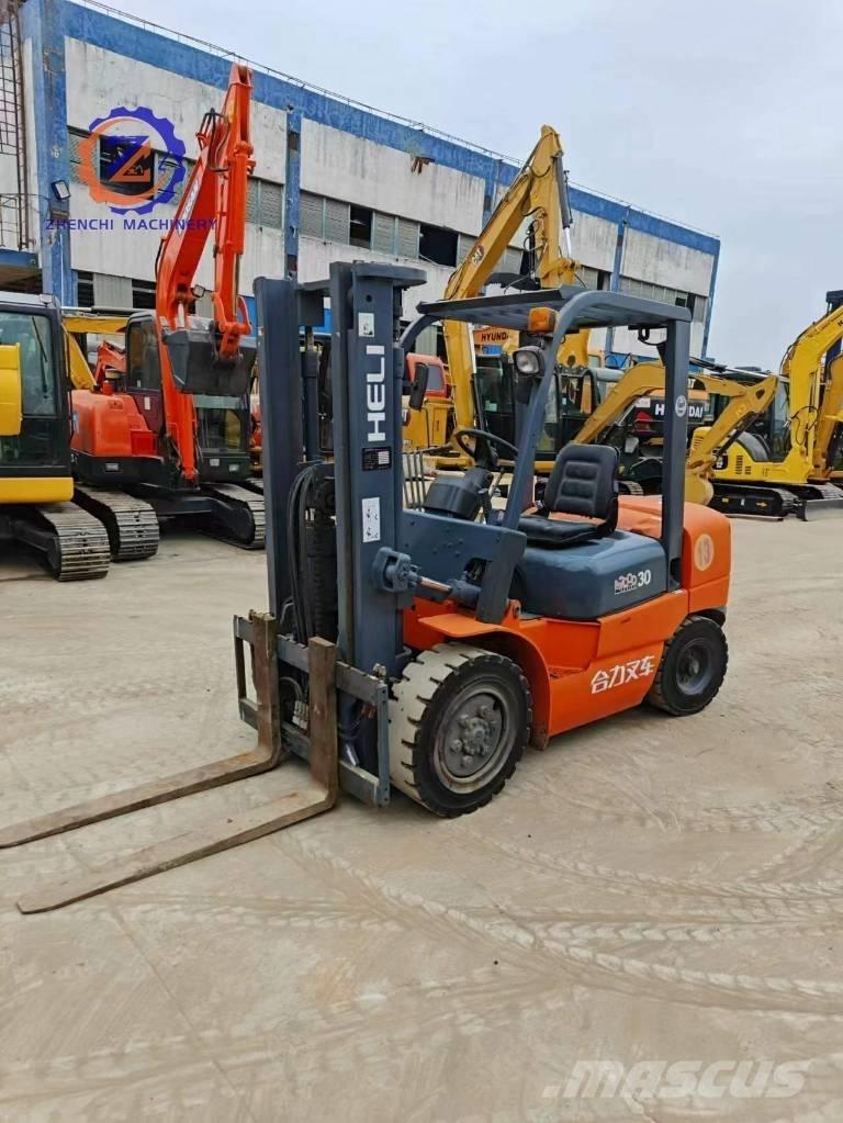 Heli CPCD 30 Diesel trucks