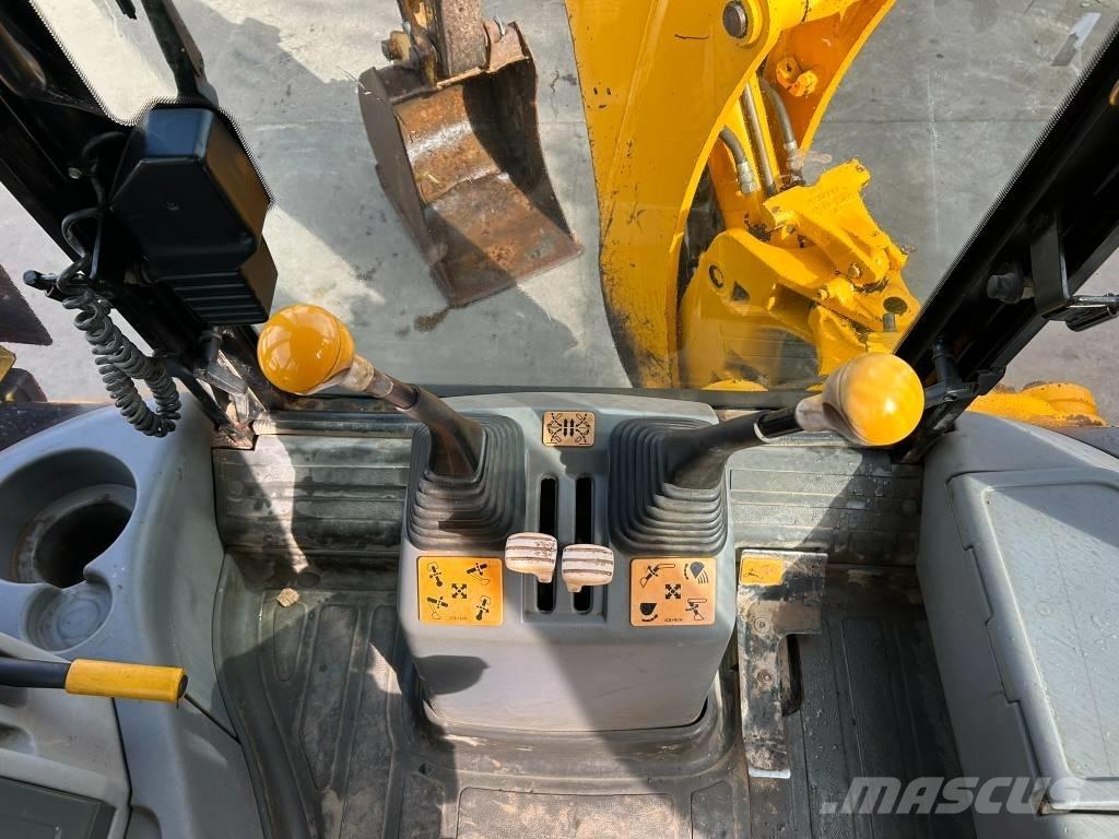 JCB 3 CX Backhoe loaders