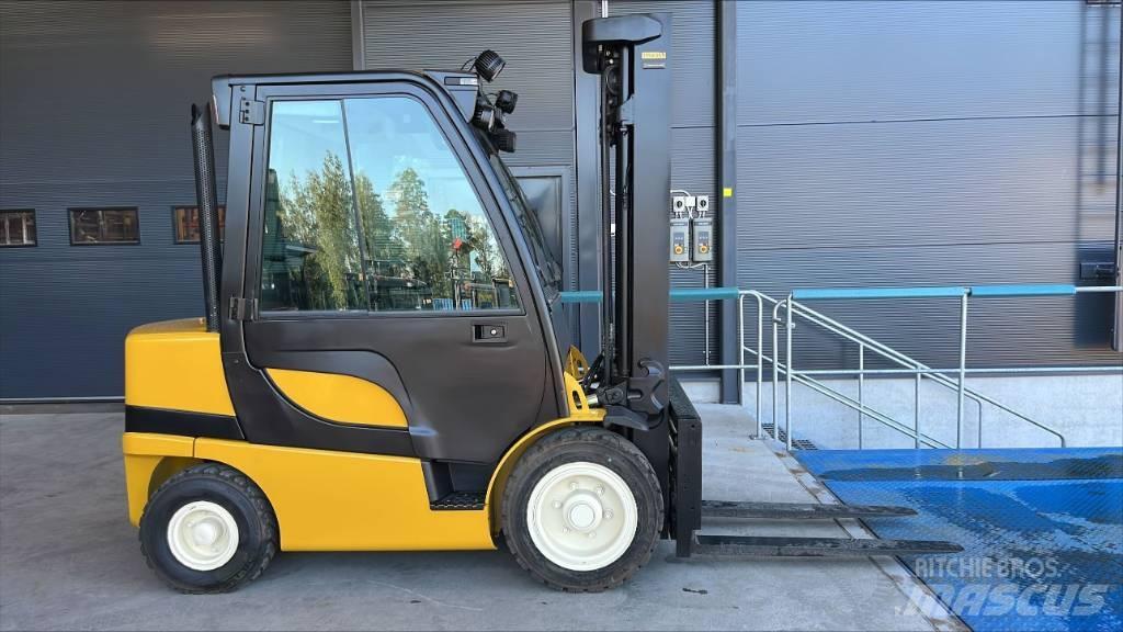 Yale GDP 30 VX Diesel trucks