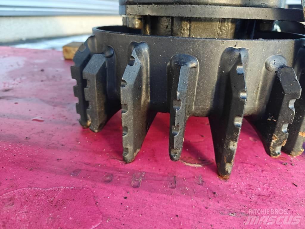 Komatsu C 93 Harvester heads