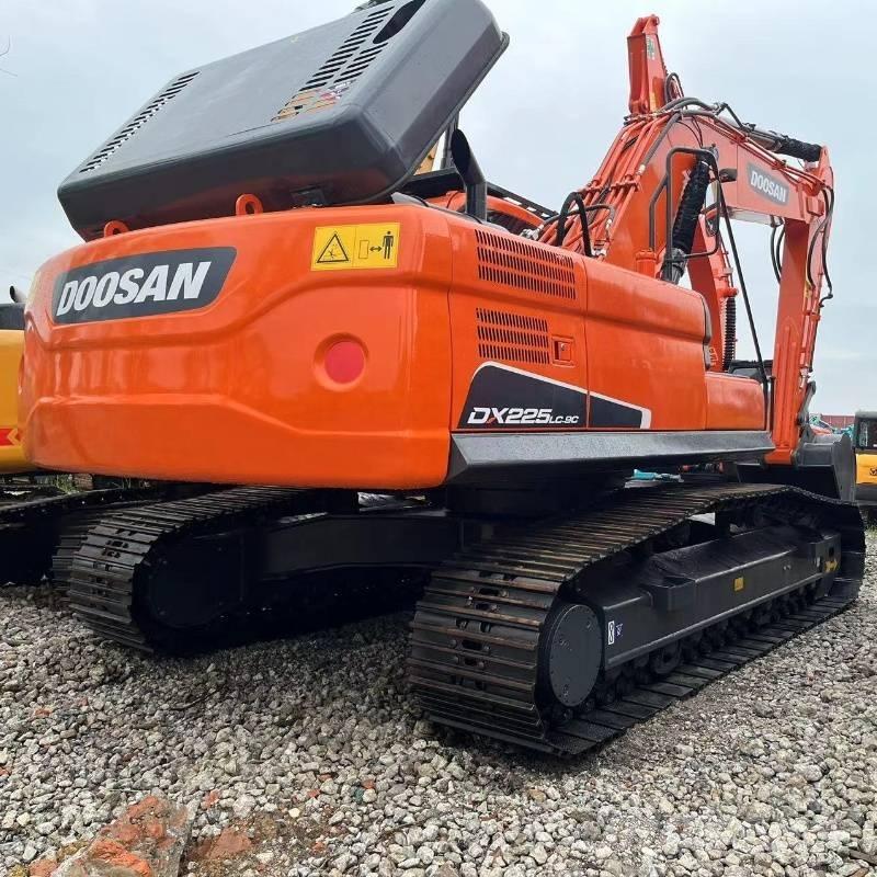 Doosan DX225 Crawler excavators