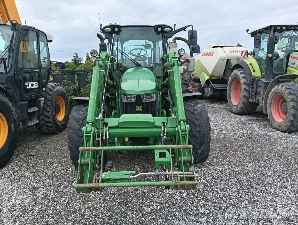 John Deere 5125 R Tractors