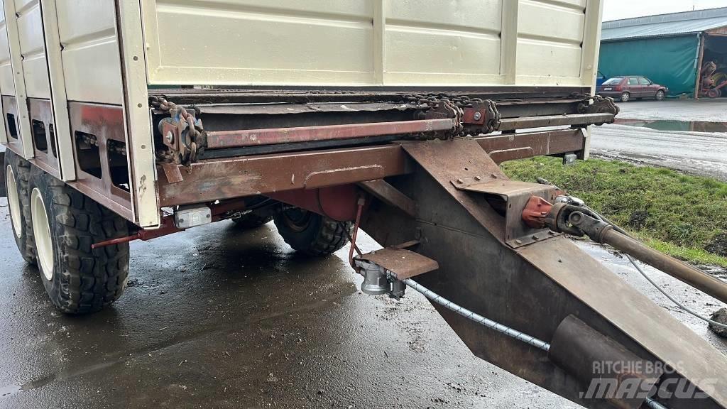  T088 Manure spreaders