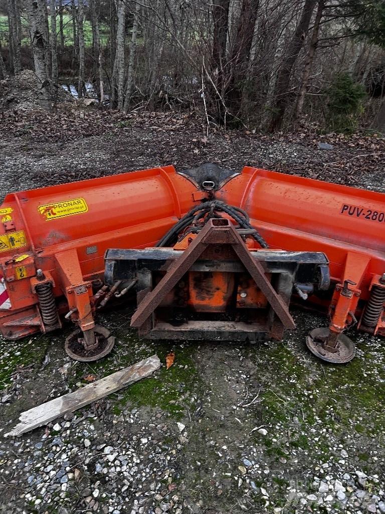 Pronar PUV 2800 Snow blades and plows