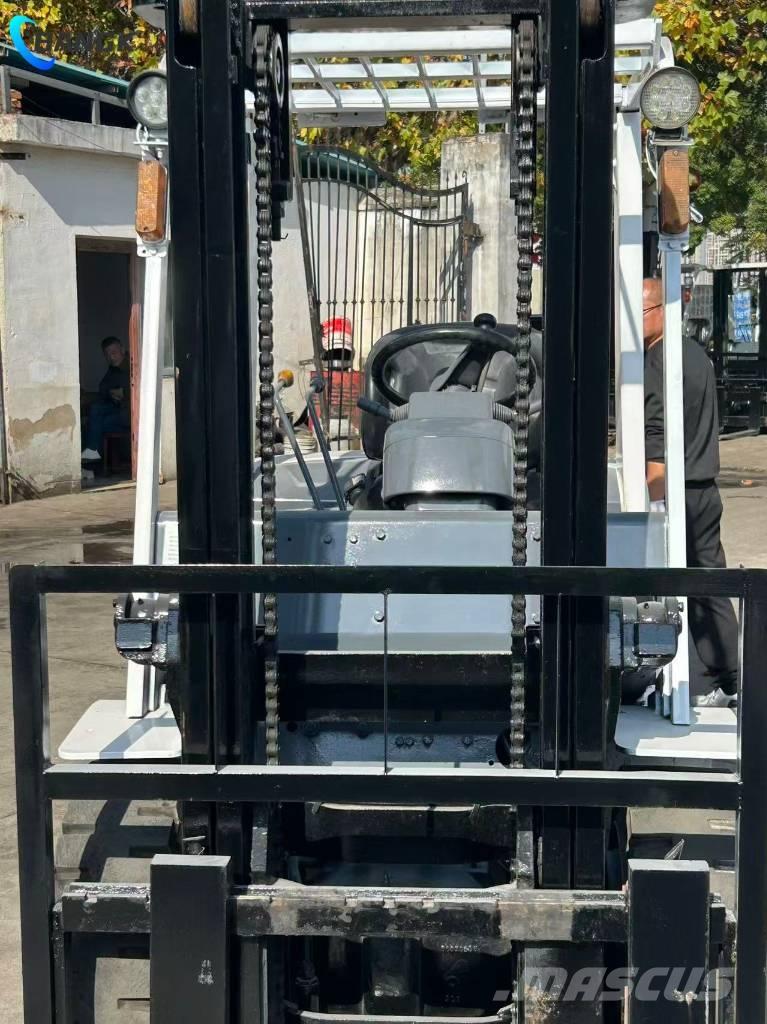 TCM FD35T3C Diesel trucks