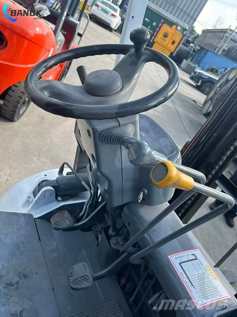 TCM FD35T3C Diesel trucks