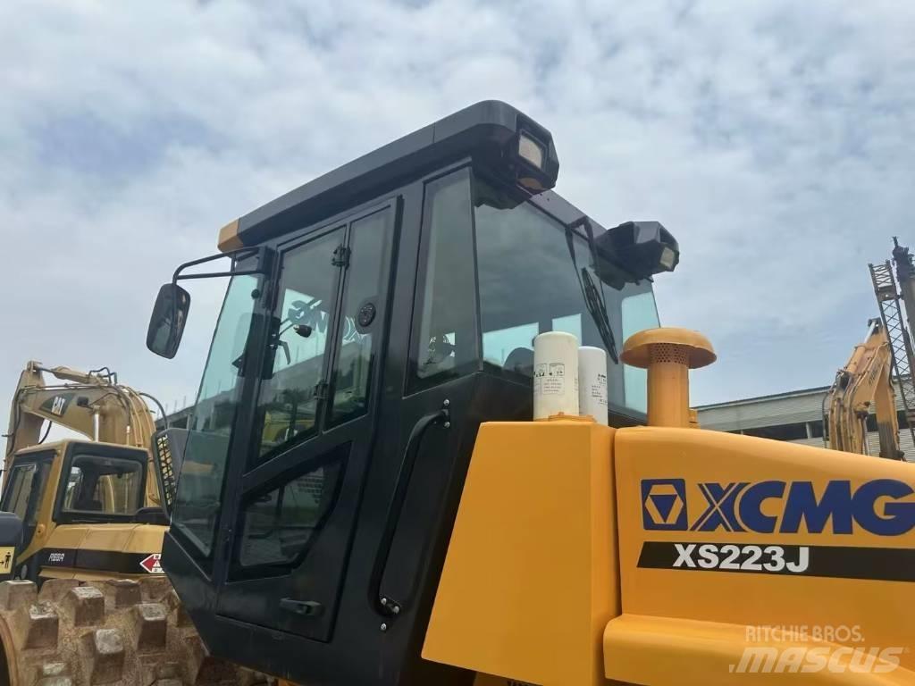 XCMG XS 223 J Single drum rollers