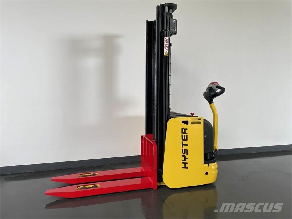 Hyster S1.6AC Pedestrian stacker
