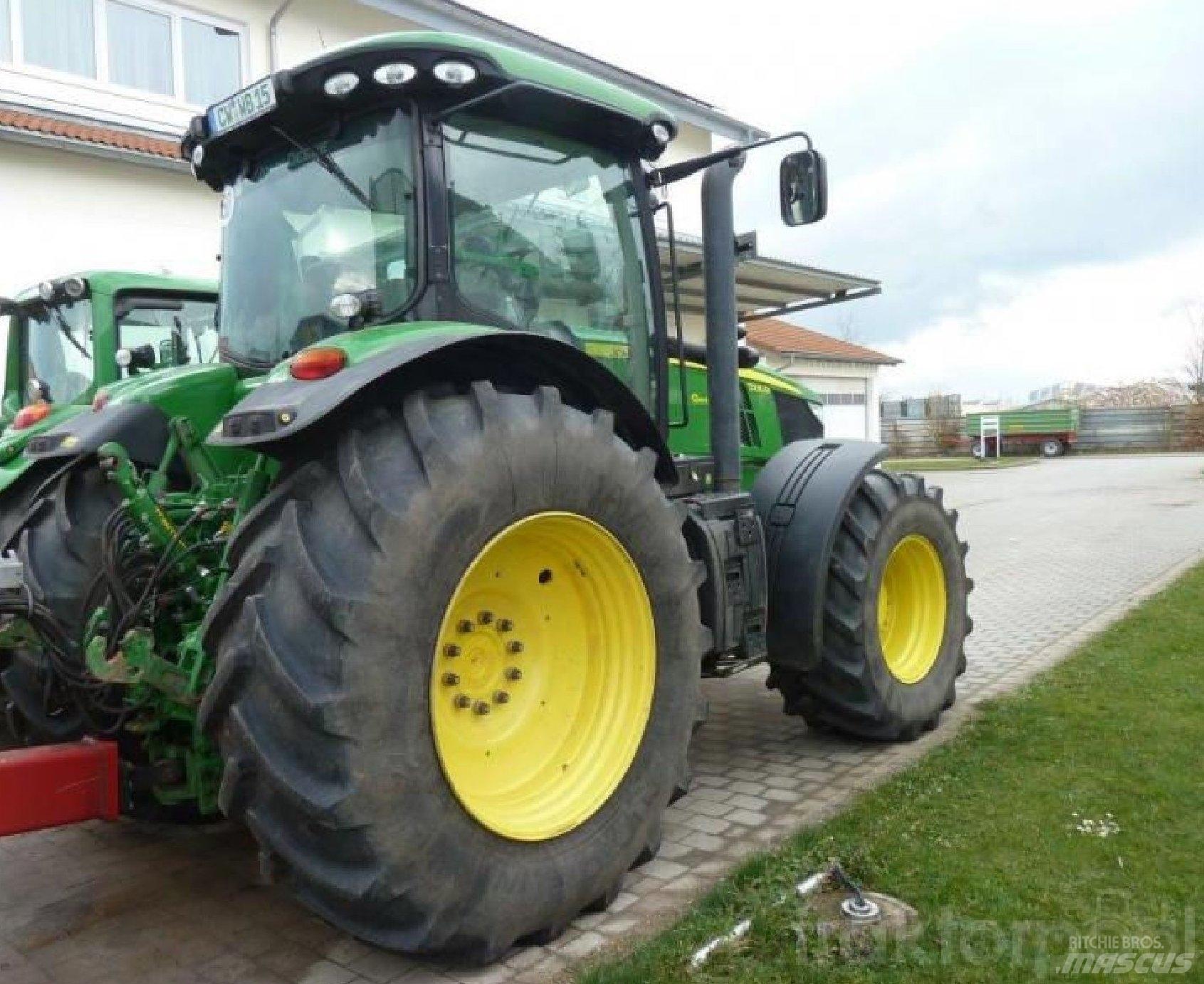 John Deere 7230R Tractors