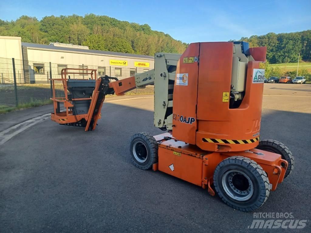 JLG E 300 AJP Articulated boom lifts