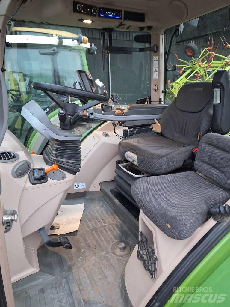 Fendt 718 Vario Tractors
