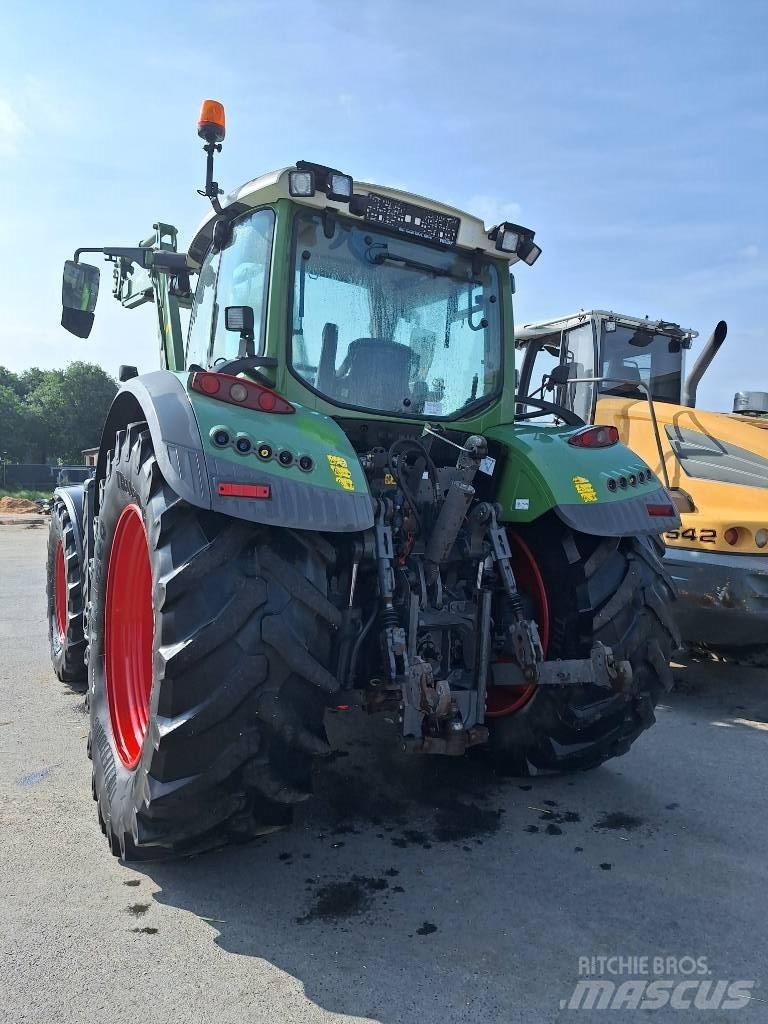 Fendt 718 Vario Tractors