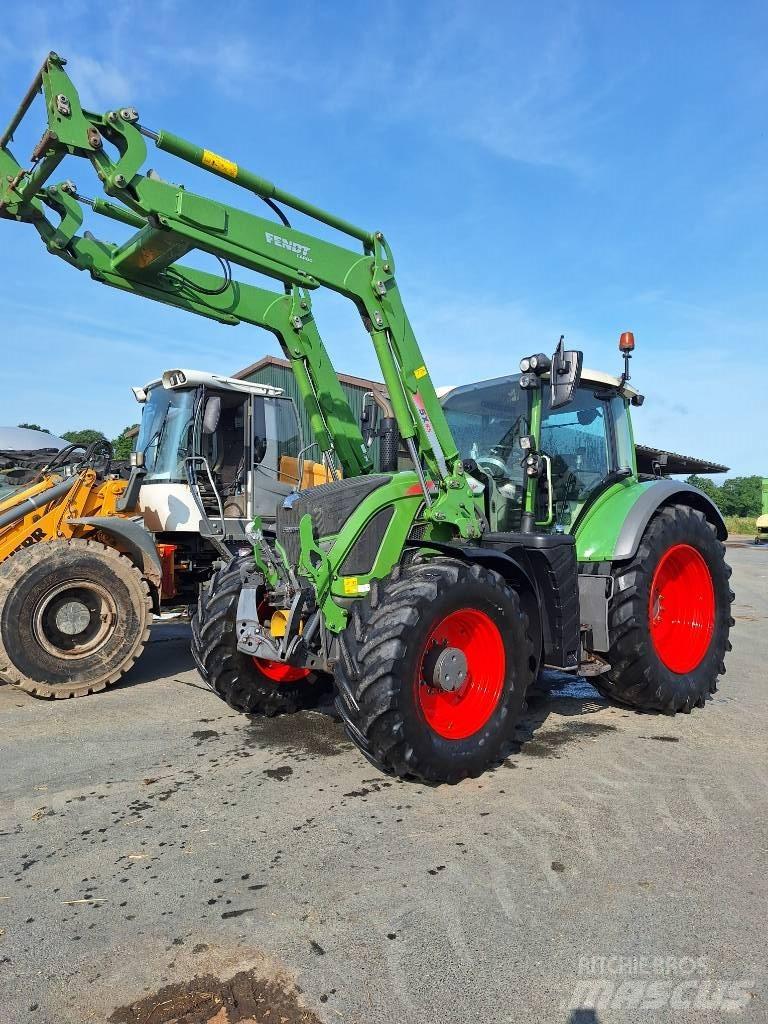 Fendt 718 Vario Tractors