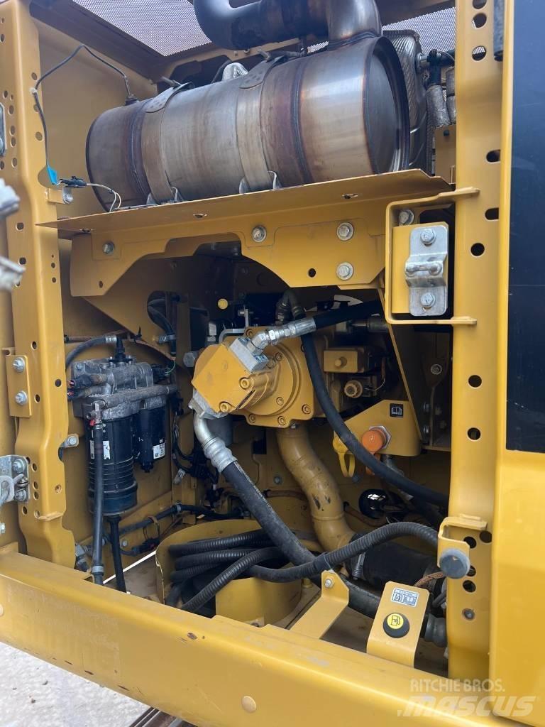 CAT 320 Crawler excavators