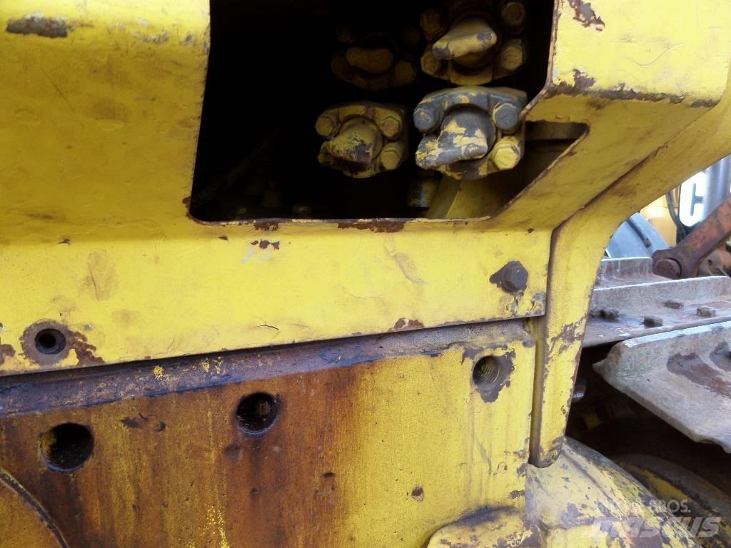 Komatsu D85P-21 Crawler dozers