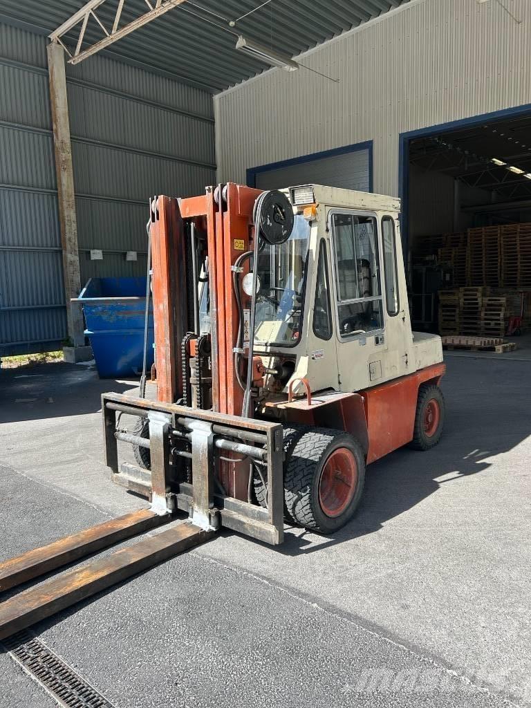 Nissan YGF03 Diesel trucks