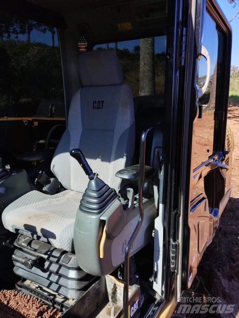 CAT 320D2 Crawler excavators