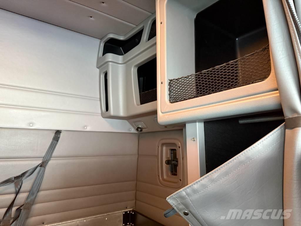 Peterbilt 389 Tractor Units