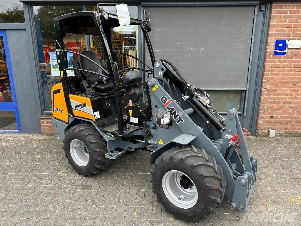 GiANT G2500HD Multi purpose loaders