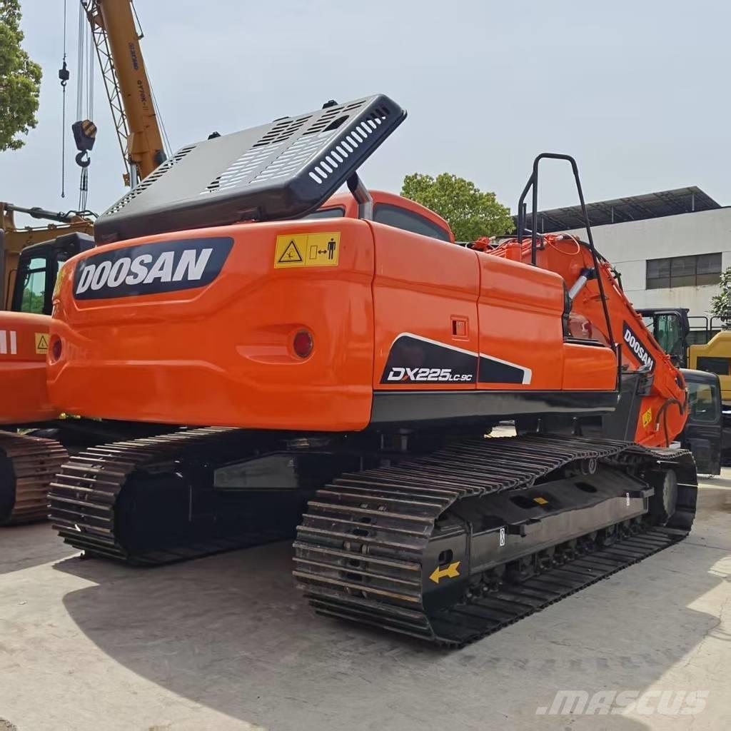 Doosan DX 225 Crawler excavators